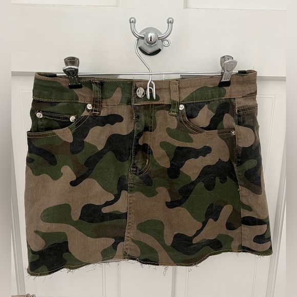 Adika Fierce Camouflage mini skirt (green and brown) - Picture 3 of 6